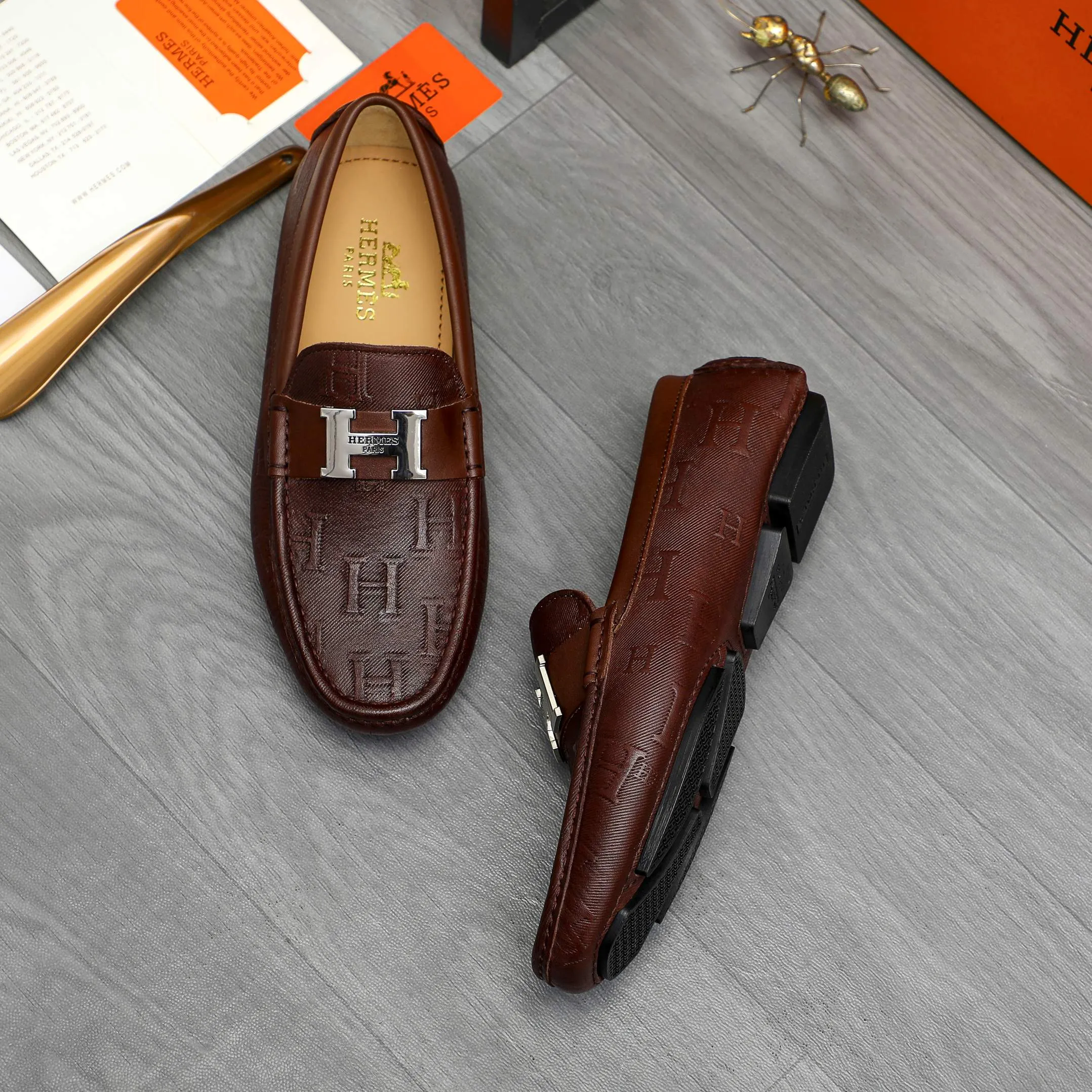 Men's shoes 💰p420 Product trademark: HERMES "Hermes" casual slip-on men's shoes Regular size: 38-44 Product materials: Selected embossed cowhide upper, sheepskin lining, original rubber outsole